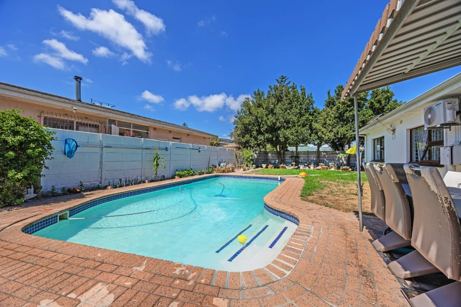 5 Bedroom Property for Sale in Panorama Western Cape